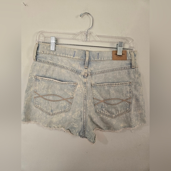 Abercrombie & Fitch Light Wash Hi-rise Distressed Micro Shorts Women Size 6 - Picture 2 of 6